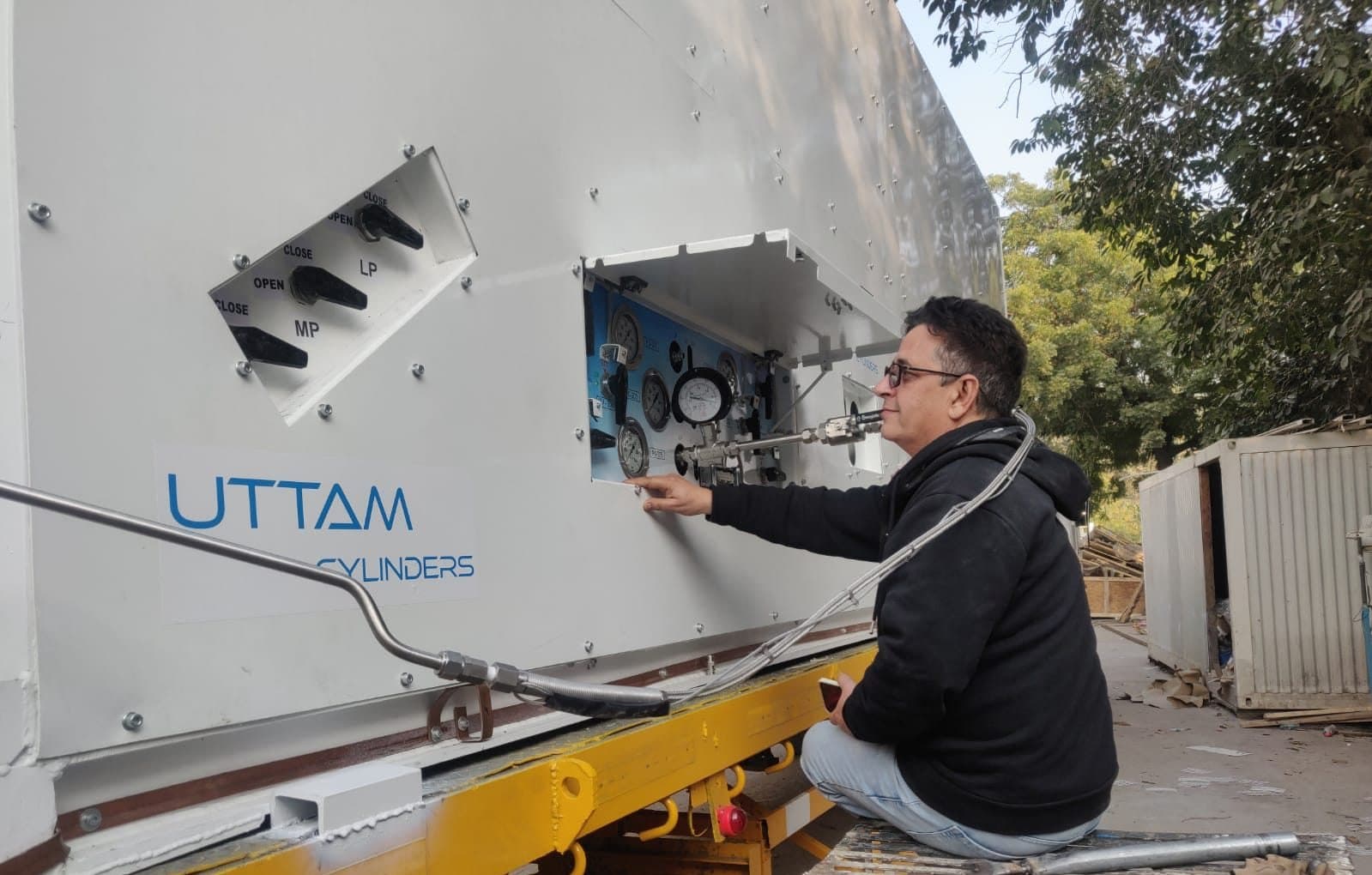 An Uttam virtual gas-pipeline (BGT) system being moved by road